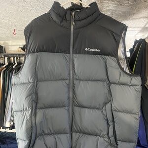 Columbia Black and Gray Puffer Vest xl